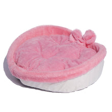Load image into Gallery viewer, Heart Shaped Velvet Pet Bed