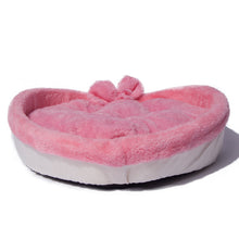 Load image into Gallery viewer, Heart Shaped Velvet Pet Bed