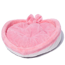 Load image into Gallery viewer, Heart Shaped Velvet Pet Bed