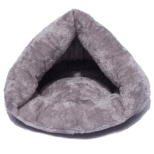 Load image into Gallery viewer, Triangle Semi-Closed Pet Litter Bed