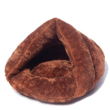 Load image into Gallery viewer, Triangle Semi-Closed Pet Litter Bed